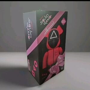 BE@RBRICK x Squid Game Triangle Guard 1000% Authentic